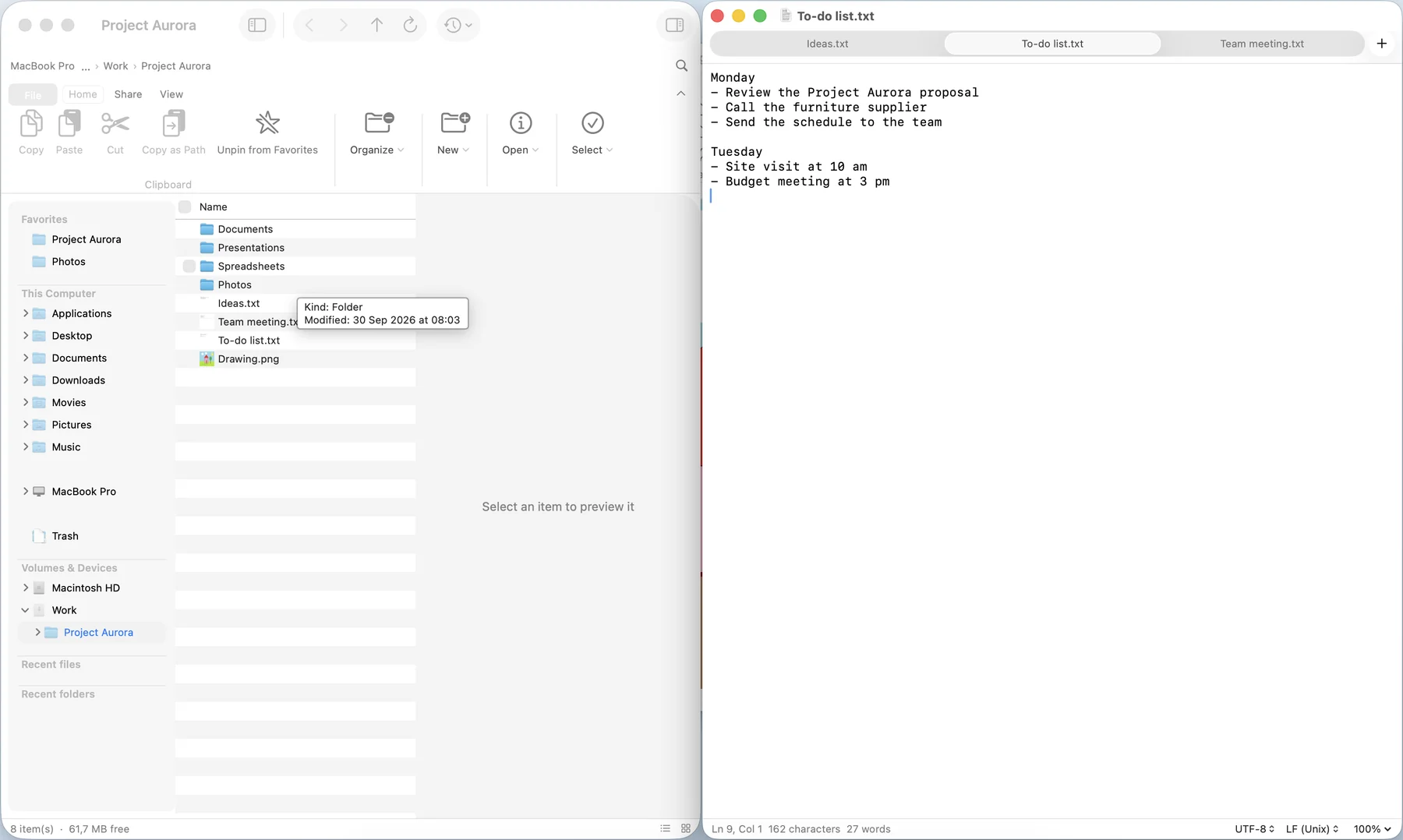 Two windows snapped side by side: Explorer on the left and Notes on the right.